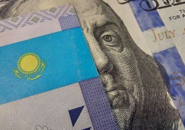 Қазақстанда ақшаны доллармен және теңгемен сақтау қаншалықты тиімді
